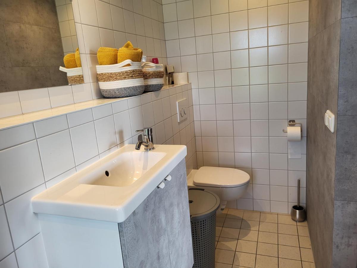 Slapen Aan De Voet Van De Molen Ovezande Buitenkant foto