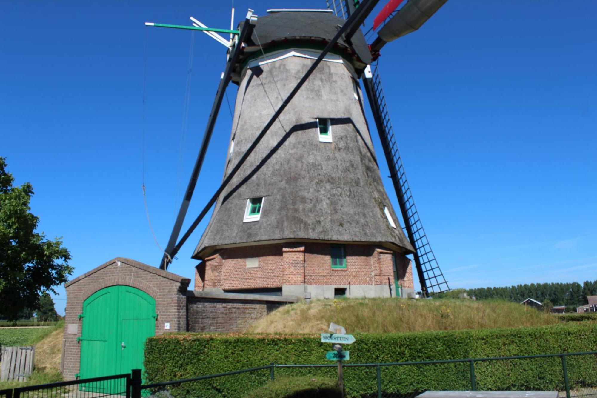 Slapen Aan De Voet Van De Molen Ovezande Buitenkant foto