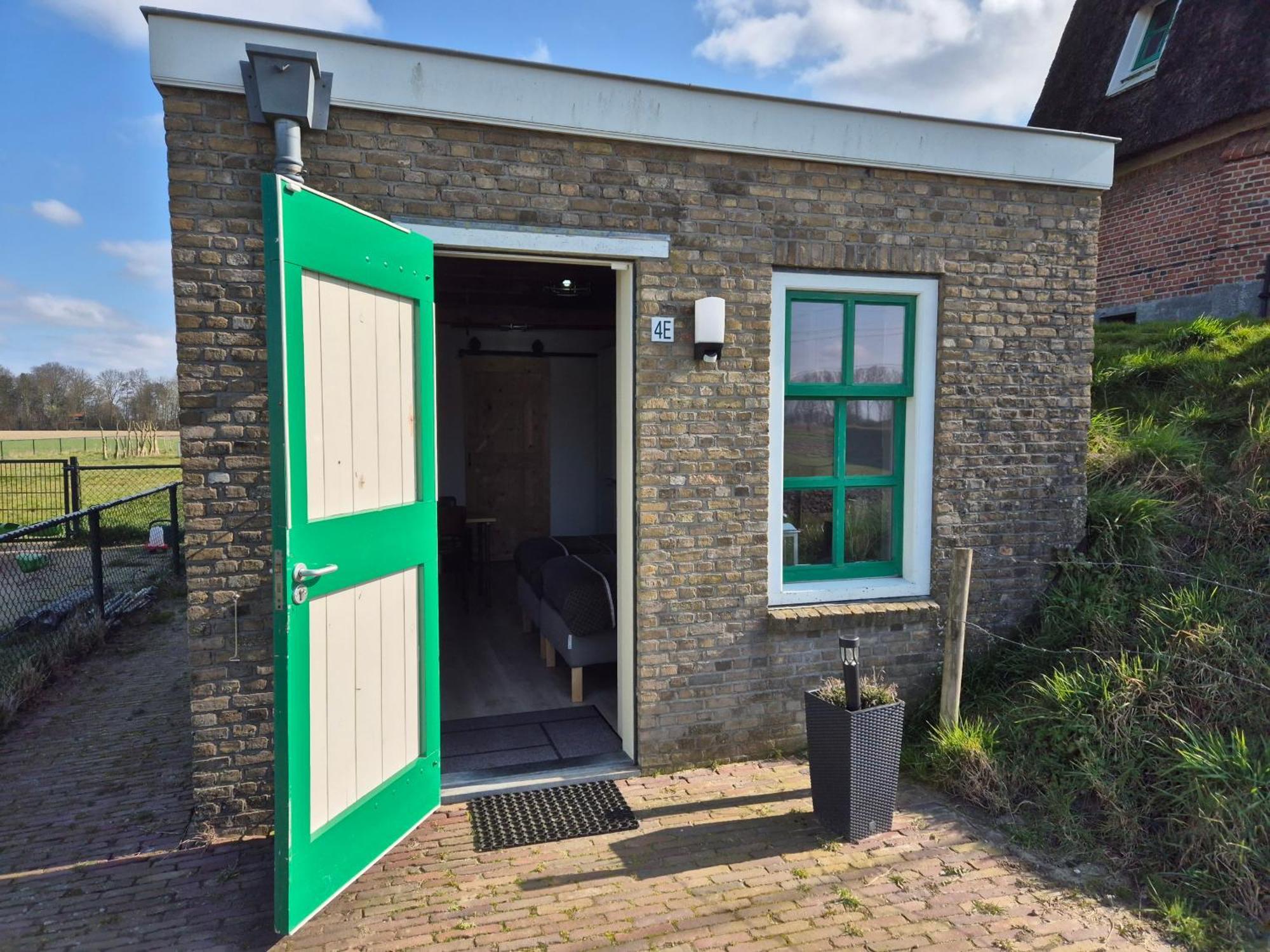 Slapen Aan De Voet Van De Molen Ovezande Buitenkant foto